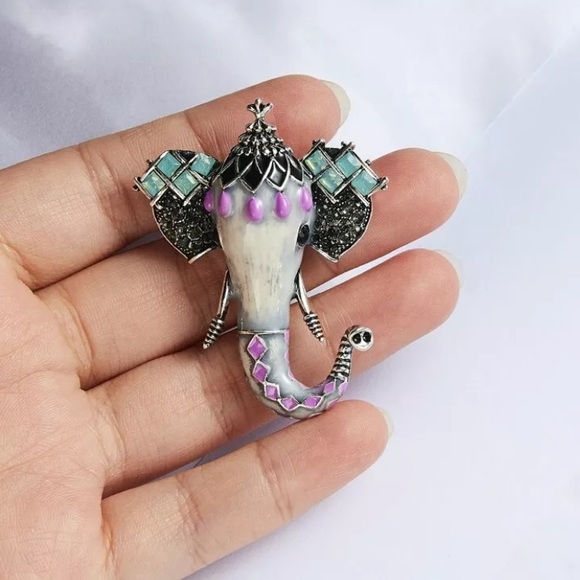 New! Gorgeous Jeweled Elephant Brooch - Picture 3 of 5